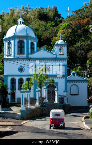 Ataco, El Salvador, Iglesia El Calvario, Three-Wheeled Taxi, Dipartimento di Ahuachapan, percorso di fiori, Rutas De Las Flores Foto Stock