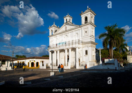 Suchitoto, El Salvador, Santa Lucia Cattedrale, il miglior esempio di architettura Post-Colonial in El Salvador, Main Plaza, le strade di ciottoli, la storica città coloniale, artista Haven, Dipartimento di Cuscatlan Foto Stock