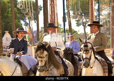 Piloti del cavallino nel tradizionale costume spagnolo, annuale Fiera Cavalli, Jerez de la Frontera, la provincia di Cadiz Cadice, Andalusia, Spagna Foto Stock