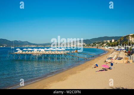 Spiaggia di Cannes, Alpes-Maritimes, Provence-Alpes-Côte d'Azur, Costa Azzurra, Francia Foto Stock