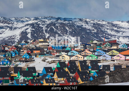 La Groenlandia, Disko Bay, Ilulissat, elevati vista città Foto Stock