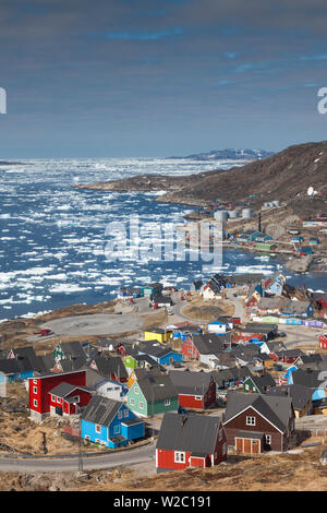 La Groenlandia, Qaqortoq, elevati vista città Foto Stock