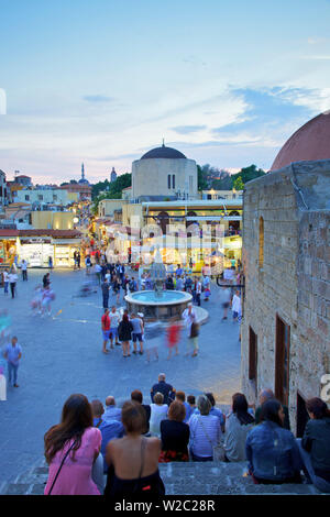 Ippocrate, Piazza della Città Vecchia di RODI, DODECANNESO, isole greche, Grecia, Europa Foto Stock