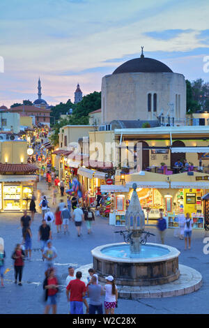 Ippocrate, Piazza della Città Vecchia di RODI, DODECANNESO, isole greche, Grecia, Europa Foto Stock