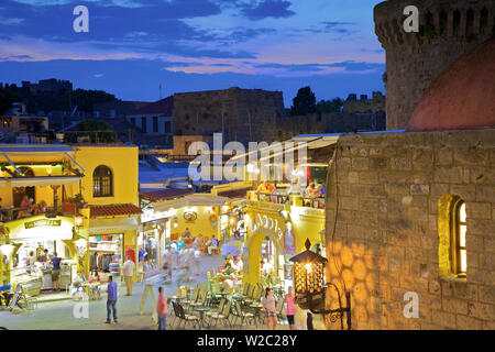 Ippocrate, Piazza della Città Vecchia di RODI, DODECANNESO, isole greche, Grecia, Europa Foto Stock