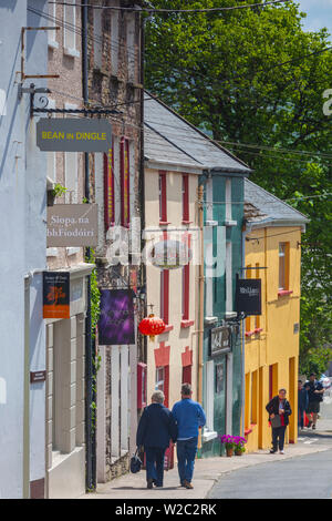 L'Irlanda, nella contea di Kerry, la penisola di Dingle, Dingle Town, colorati edifici del comune Foto Stock