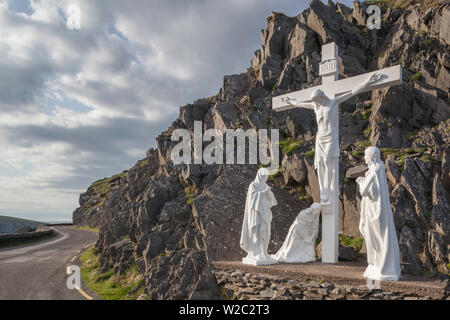 L'Irlanda, nella contea di Kerry, la penisola di Dingle, Slea Head Drive, Slea Head, religioso santuario Foto Stock