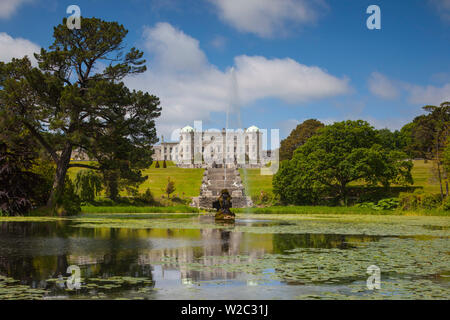 Irlanda, County Wicklow, Enniskerry, al Powerscourt Estate, al Powerscourt House da Triton Lago Foto Stock
