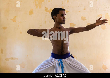 Studente di tradizionale danza indiana, Chennai (Madras), Tamil Nadu, India Foto Stock