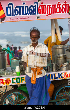 Pressione di stallo di tè sulla spiaggia, Chennai (Madras), India Foto Stock