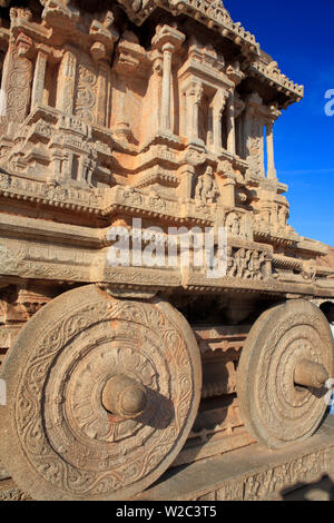 In pietra scolpita, chariot Vittala Temple (XVI secolo), Hampi, Karnataka, India Foto Stock