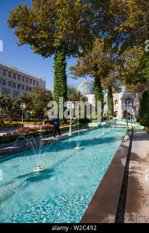 Iran, Central Iran, Esfahan, Abbasi Hotel, cortile Foto Stock