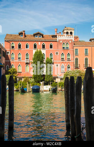 I palazzi lungo il Canal Grande di Venezia, Italia Foto Stock