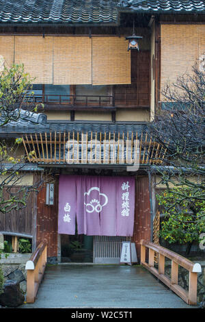 Giappone, Kyoto, Geisha quartiere di Gion, tradizionale ristorante giapponese Foto Stock