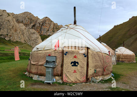 Yurt (nomadi tenda) in Tash Rabat valley, Naryn Oblast, Kirghizistan Foto Stock