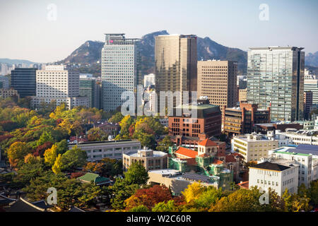 Vista in elevazione su Palazzo Deoksugung, Gwanghwamun, Seoul, Corea del Sud Foto Stock