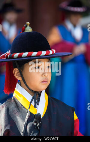 Cerimonia del Cambio della Guardia, Palazzo Deoksugung, Gwanghwamun, Seoul, Corea del Sud Foto Stock