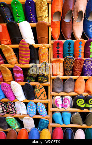 Applique marocchino pantofole, la Medina di Fez, Marocco, Africa del Nord Foto Stock