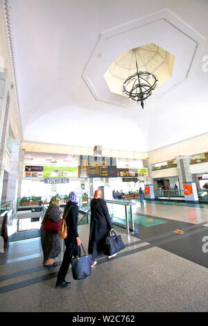 Interno di Rabat Ville stazione ferroviaria, Rabat, Marocco, Africa del Nord Foto Stock