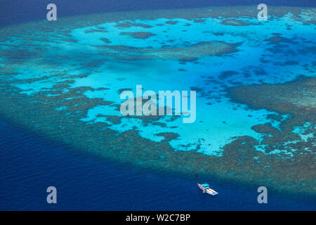 Maldive, South Ari Atoll, vista aerea delle catene di atolli Foto Stock