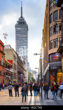 Messico, Città del Messico, Francisco Indalecio Madero Avenue, Madero Street, strada pedonale, Torre Latinoamericana, Latin American Tower Foto Stock