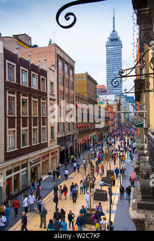 Messico, Città del Messico, Francisco Indalecio Madero Avenue, Madero Street, strada pedonale, Torre Latinoamericana, Latin American Tower Foto Stock