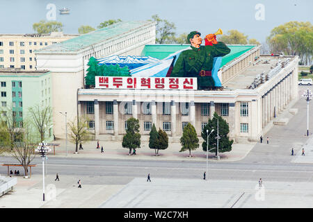 Popoli democratici la Repubblica di Corea (DPRK), Corea del Nord Pyongyang, vista in elevazione su Kim Il Sung Square Foto Stock