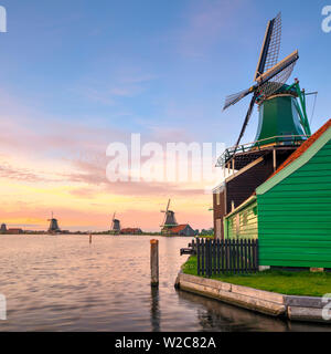 Paesi Bassi, North Holland, Zaandam, Zaanse Schans, La Houseman (De) Huisman Mustardmill Foto Stock