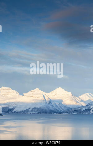 Balsfjorden in inverno, Tromso, regione di Troms, Norvegia Foto Stock