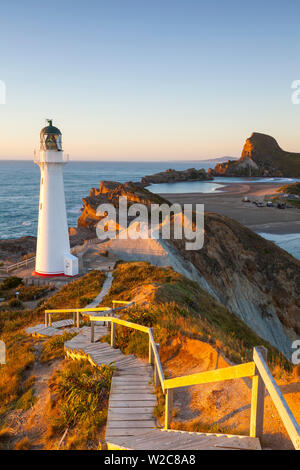 Faro di Castlepoint, Wairarapa, Isola del nord, Nuova Zelanda Foto Stock