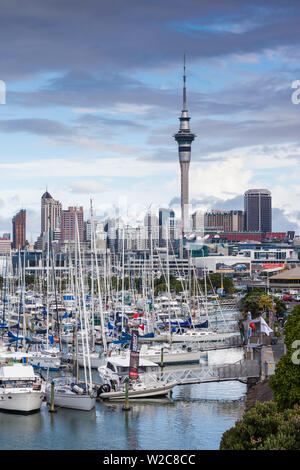 Nuova Zelanda, Isola del nord di Auckland, skyline dal Westhaven Marina Foto Stock