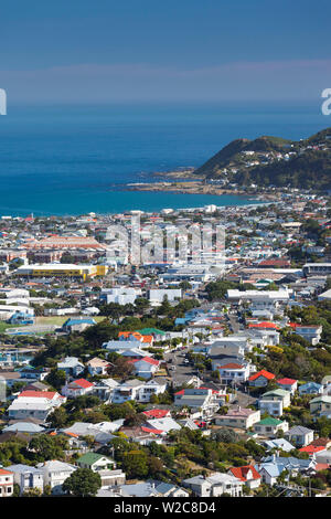 Nuova Zelanda, Isola del nord, Wellington, vista in elevazione dei sobborghi da Mt. Victoria Foto Stock