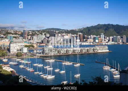 Nuova Zelanda, Isola del nord, Wellington, elevati dello skyline della città da Mt. Victoria, alba Foto Stock