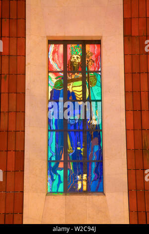 Vetrata raffigurante il re Casimiro il Grande di Stanislaw Wyspianski nel WyspianÌski 2000 Pavilion, Cracovia, in Polonia, in Europa Foto Stock