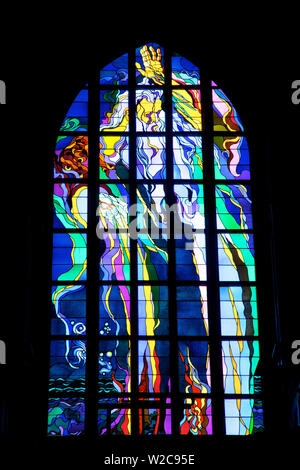 Stanislaw Wyspianski progettato Vetrata, Chiesa di San Francesco di Assisi, Cracovia, in Polonia, in Europa Foto Stock