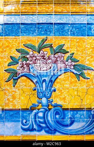 Il Portogallo, Lisbona, Belem, il Mosteiro dos Jeronimos (il Monastero di Jeronimos o Hieronymites monastero), il Sito Patrimonio Mondiale dell'UNESCO, piastrelle (azulejos) nell'antico refettorio (Antigo Refeitorio) Foto Stock