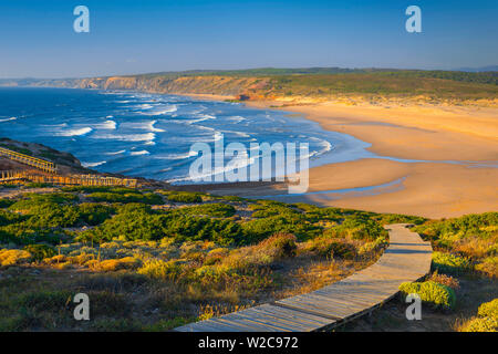 Il Portogallo, Algarve, il Parque Natural do Sudoeste Alentejano e Costa Vicentina, Carrapateira, Bordeira (spiaggia Praia da Bordeira) Foto Stock