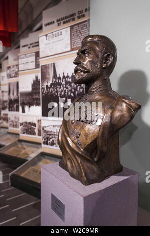 La Romania, Bucarest, National Military Museum, il busto di Romanian Re Ferdinando I Foto Stock