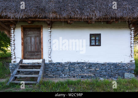 La Romania, regione Maramures, Baia Mare, outdoor village presentano la vita, casa tradizionale dettaglio Foto Stock