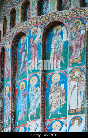 La Romania, regione di Bucovina, Bucovina monasteri, Voronet, Voronet monastero del XV secolo, affreschi a soggetto religioso fatto in Voronet blu, vernice originale fatta con lapus lazuli stone Foto Stock
