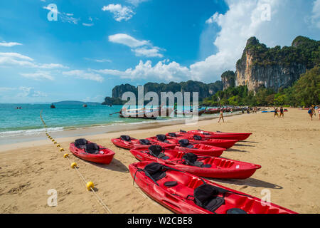 West Railay Beach, Railay Penisola, Provincia di Krabi, Thailandia Foto Stock