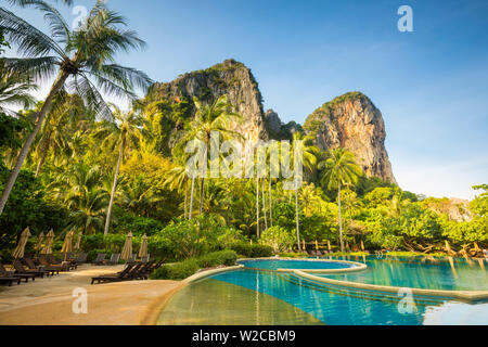 Piscina, Rayavadee resort, Railay Penisola, Provincia di Krabi, Thailandia Foto Stock