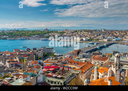 Turchia, Istanbul, Beyoglu, vista sul Golden Horn Sultanahmet a Foto Stock