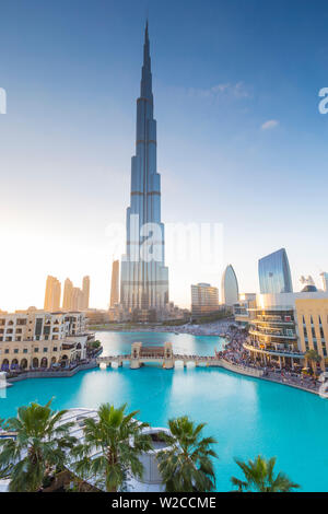 Il Burj Khalifa (più alte del mondo edificio), Downtown, Dubai, Emirati Arabi Uniti Foto Stock