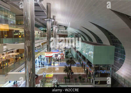 Un atrio, terminale 3, Aeroporto di Dubai Foto Stock