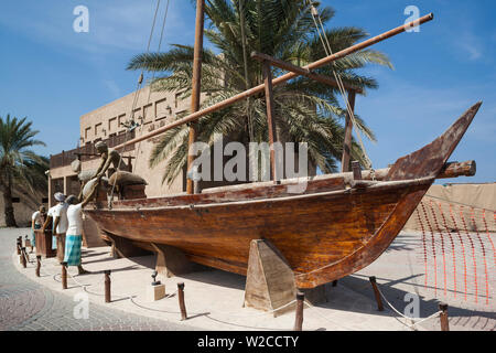 I UAE Dubai, Bur Dubai, Shindagha Historic District, il villaggio di immersioni, tradizionale pearl diving imbarcazioni Foto Stock