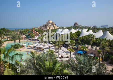 Emirati Arabi Uniti Dubai Palm Jumeirah island, Atlantis Palm, Aquaventure Waterpark Foto Stock