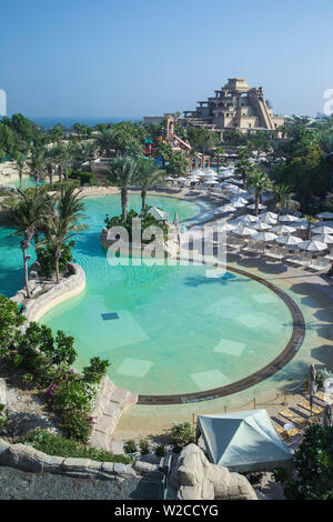 Emirati Arabi Uniti Dubai Palm Jumeirah island, Atlantis Palm, Aquaventure Waterpark Foto Stock