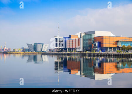 Regno Unito e Irlanda del Nord, Belfast, vista del Titanic Belfast museum e SSE Arena Foto Stock