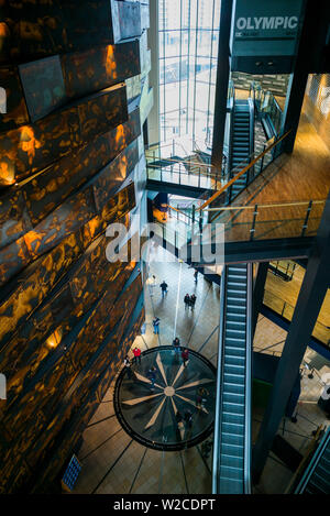 Regno Unito e Irlanda del Nord, Belfast, Belfast Docklands, Titanic Belfast Museum, interno Foto Stock